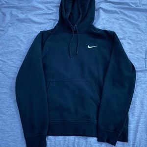 BLACK NIKE SWEATSHIRT
